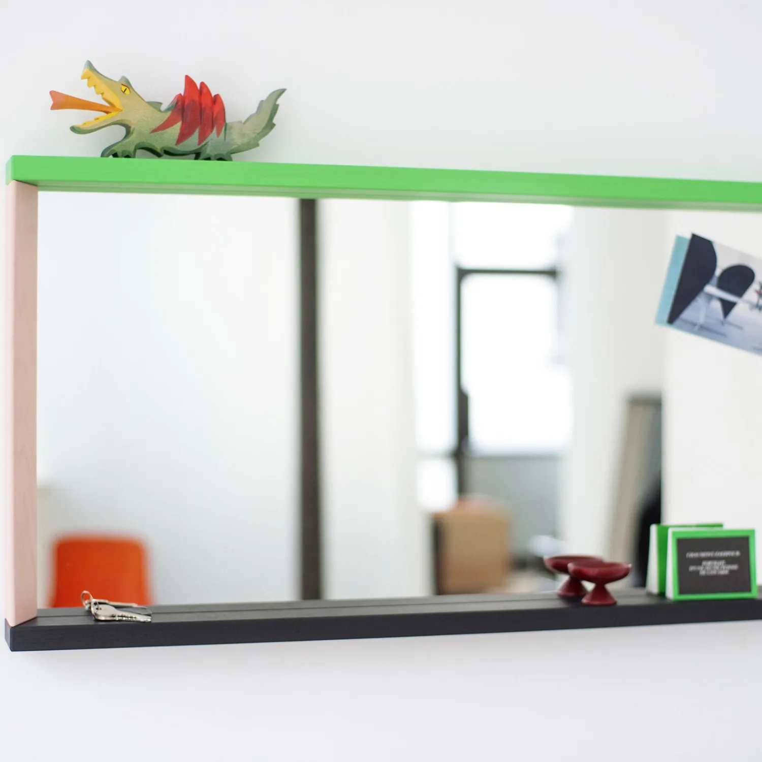 Vitra Vægspejle<Colour Frame Mirror Small, green/pink
