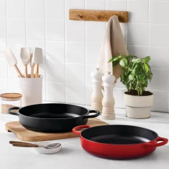 Le Creuset Gryder & Pander<Everyday stegepande 28 cm, cerise