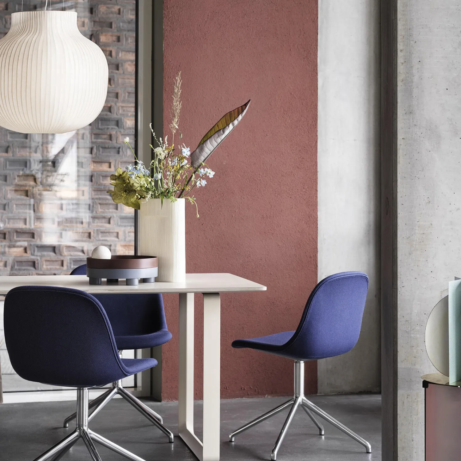 Clearance Muuto Ridge Vase, /frosted glass white