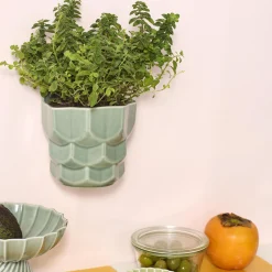 Sale Dottir Nordic Design Samsurium væghængt potteskjuler, eucalyptus