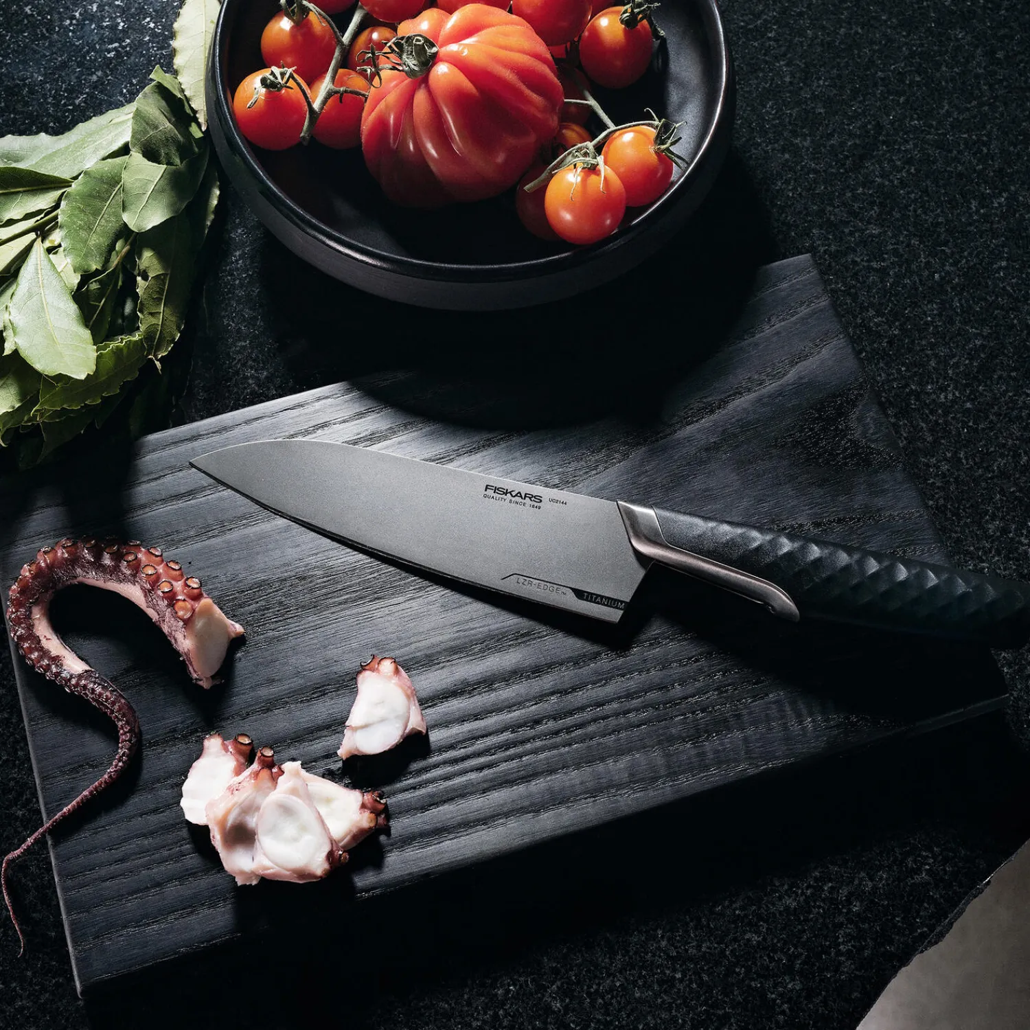 Hot Fiskars Taiten kokkekniv mellem